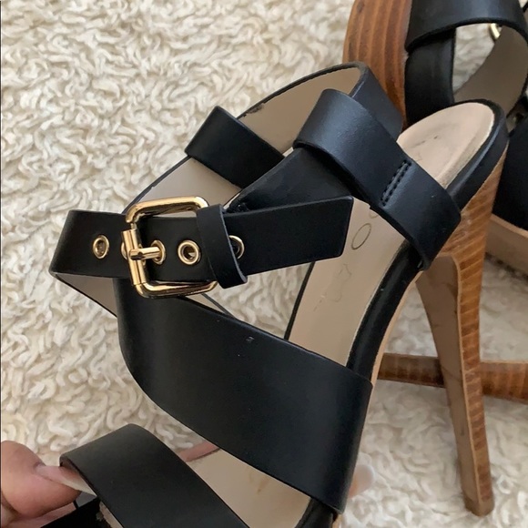 Also black strapped sandals - Picture 5 of 5